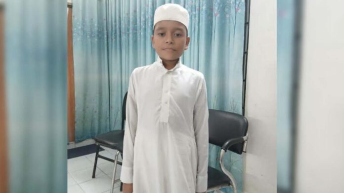 বাগেরহাটের পুরাতন কোর্ট কেন্দ্রীয় জামে মসজিদ মডেল হাফিজিয়া মাদ্রাসার শিক্ষার্থী মো. মাহমুদ হাসান।