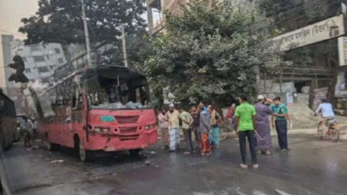 রাজধানীতে ভিক্টর পরিবহণের বাসে আগুন দিয়েছে দুর্বৃত্তরা।