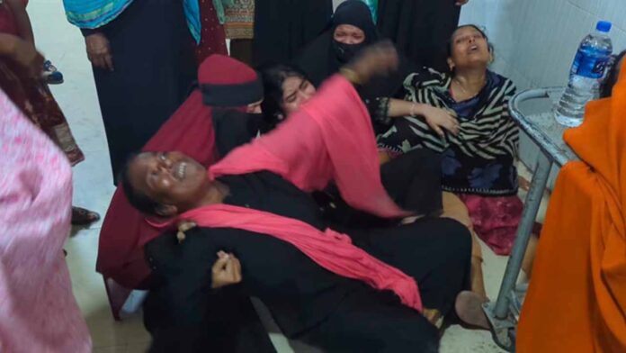 হাসপাতালে আরিফের মরদেহের পাশে স্বজনদের কান্না।